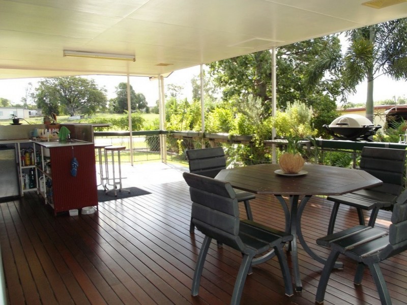 8 Melrose Drive, Clermont QLD 4721