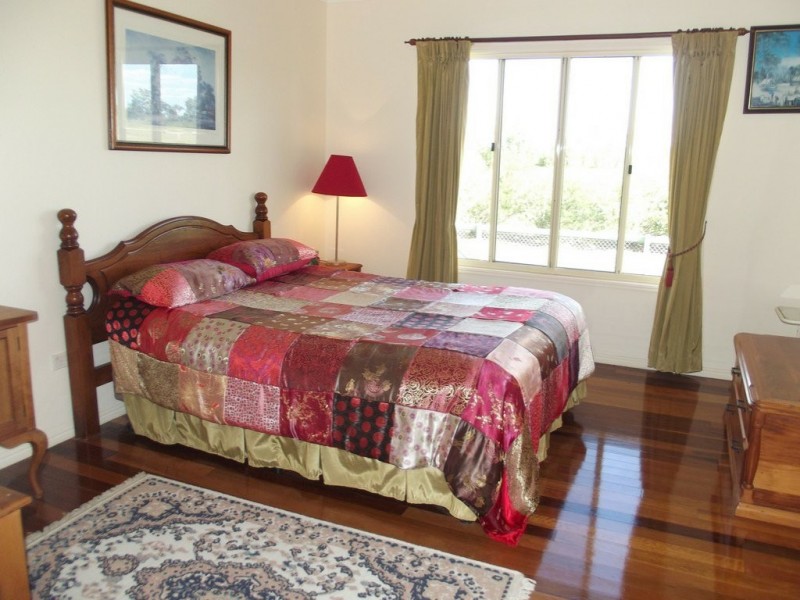 8 Melrose Drive, Clermont QLD 4721