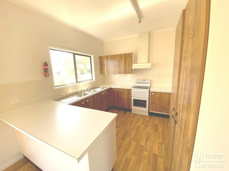 4 Lester Court, Clermont QLD 4721