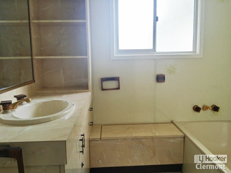 20 Kitchener Street, Clermont QLD 4721