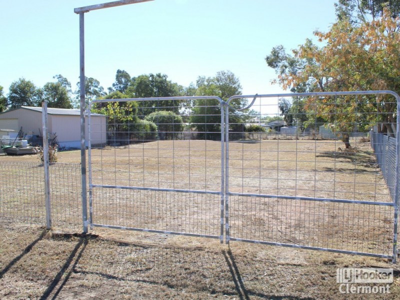 4 Herring Court, Clermont QLD 4721