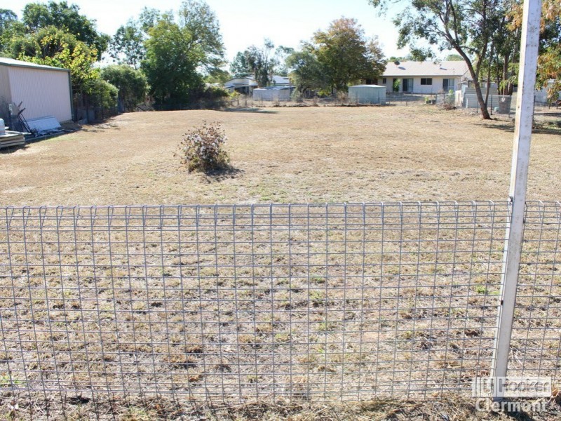 4 Herring Court, Clermont QLD 4721
