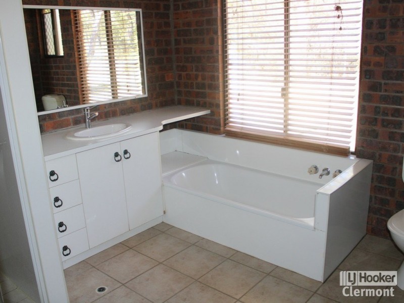 39 Langston Lane, Clermont QLD 4721