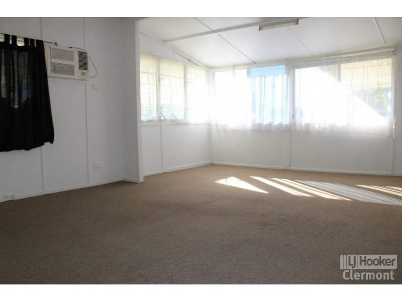 19 Kitchener Street, Clermont QLD 4721