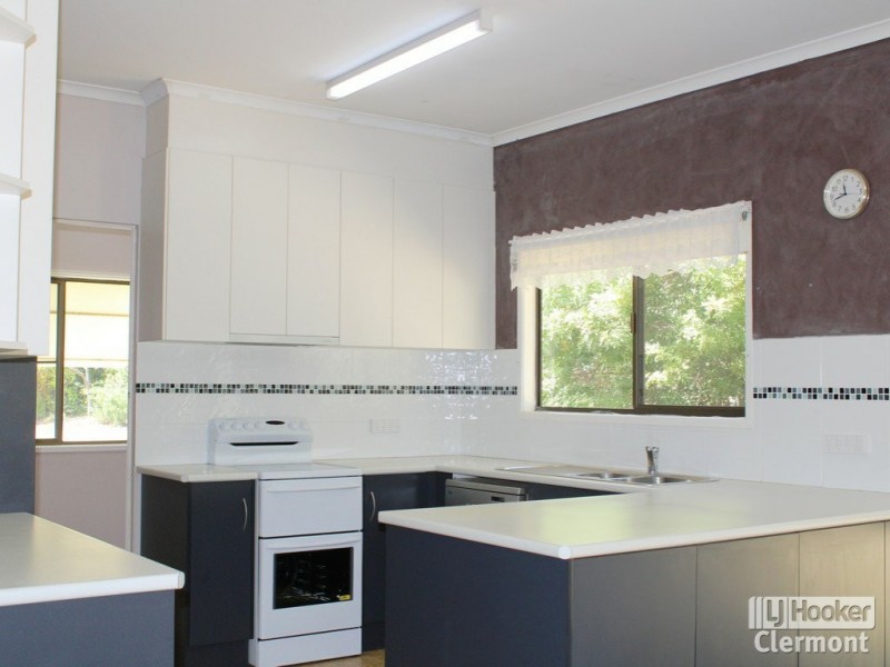 1 Derrett Court, Clermont QLD 4721