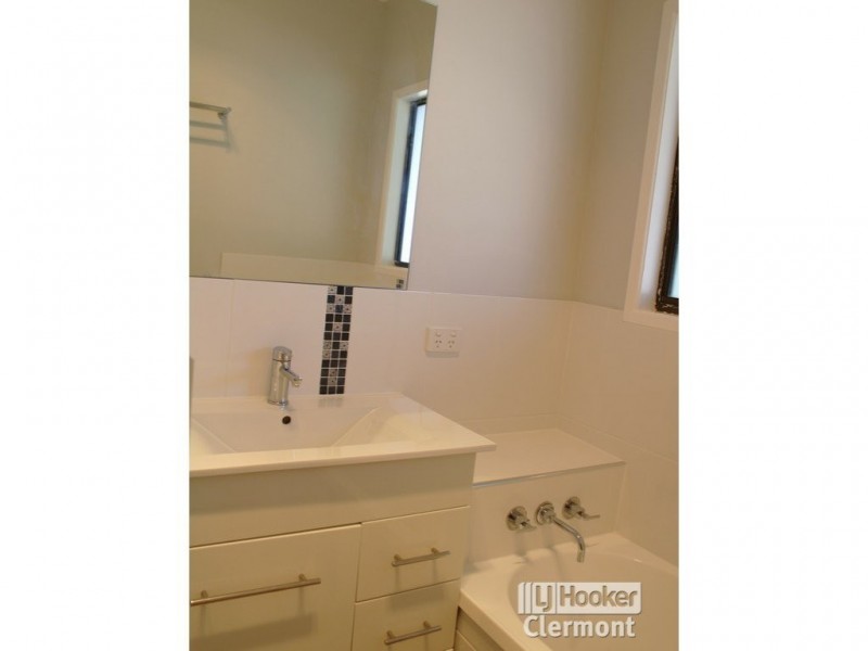1 Derrett Court, Clermont QLD 4721