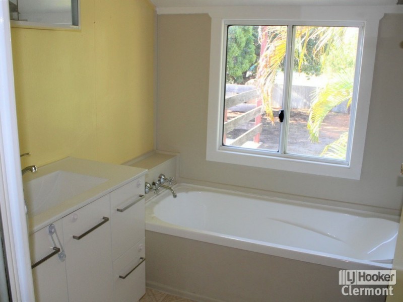 12 French Street, Clermont QLD 4721