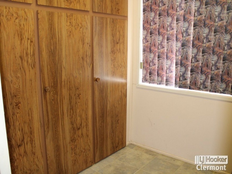 2 French Court, Clermont QLD 4721