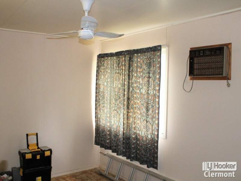 2 French Court, Clermont QLD 4721