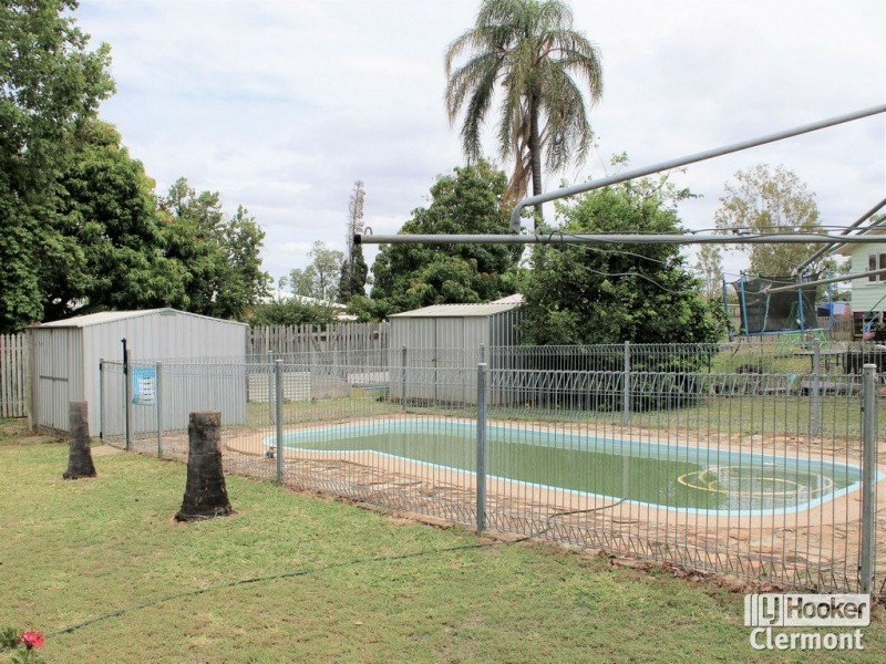 2 French Court, Clermont QLD 4721