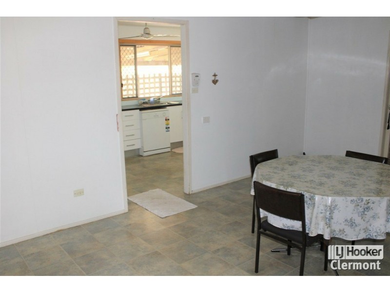 2 French Court, Clermont QLD 4721