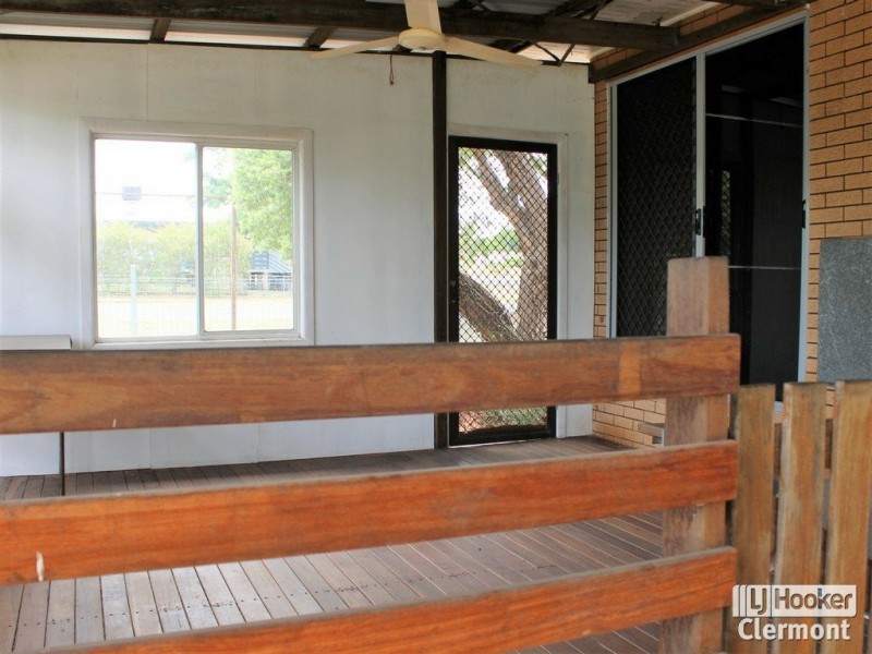 2 French Court, Clermont QLD 4721