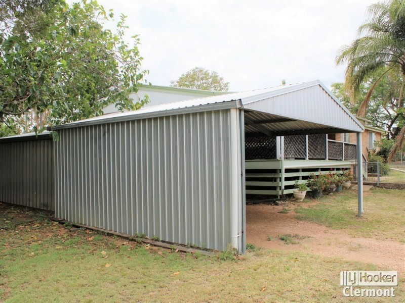 2 French Court, Clermont QLD 4721