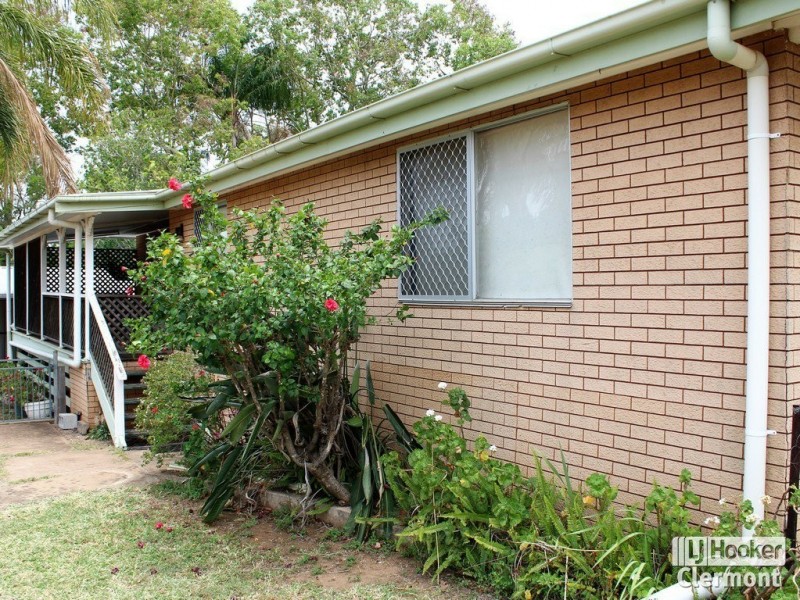 2 French Court, Clermont QLD 4721