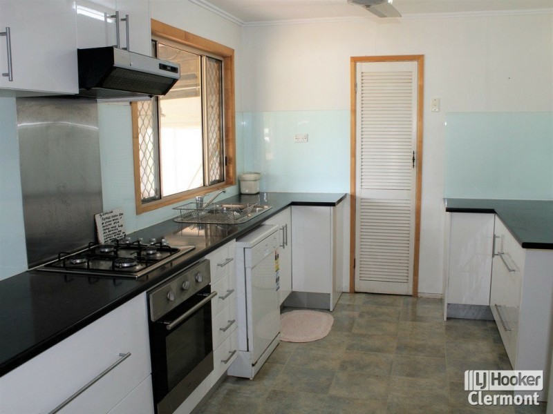 2 French Court, Clermont QLD 4721