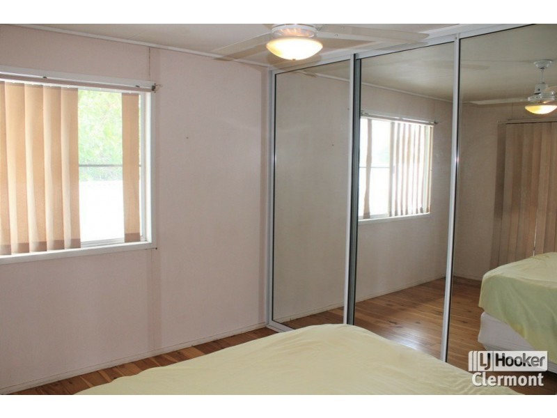 2 French Court, Clermont QLD 4721