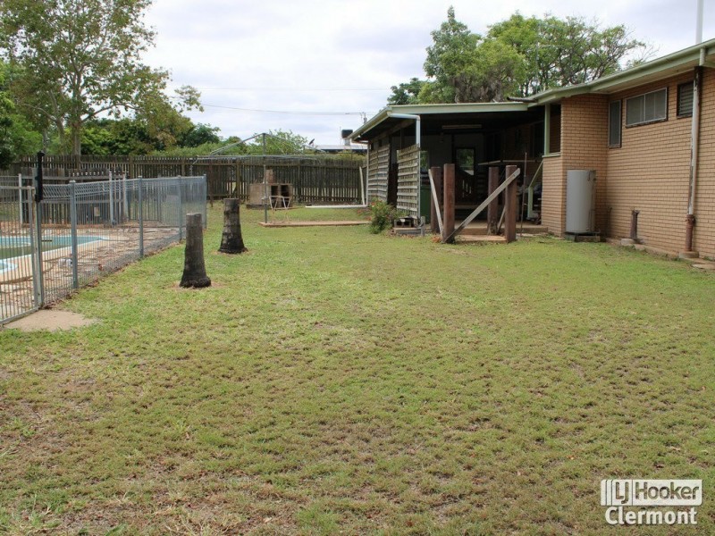 2 French Court, Clermont QLD 4721