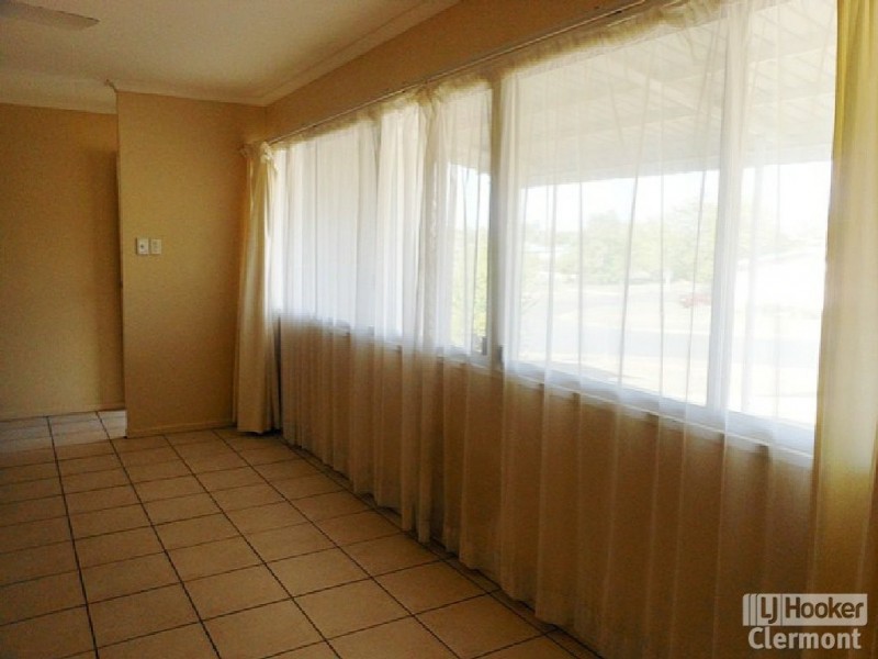 3 Collins Street, Clermont QLD 4721