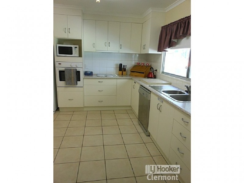 3 Collins Street, Clermont QLD 4721