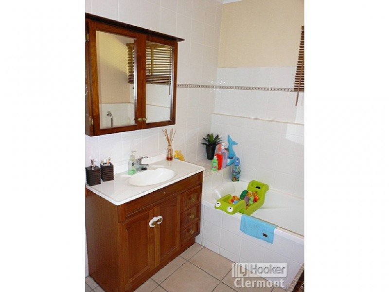 3 Collins Street, Clermont QLD 4721