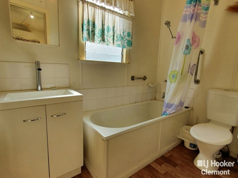 2 Kitchener Street, Clermont QLD 4721