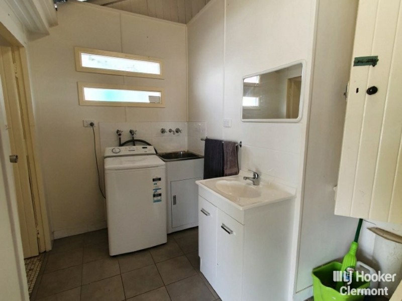 2 Kitchener Street, Clermont QLD 4721