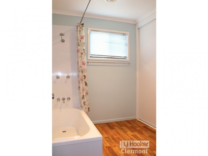 28 Beatty Street, Clermont QLD 4721