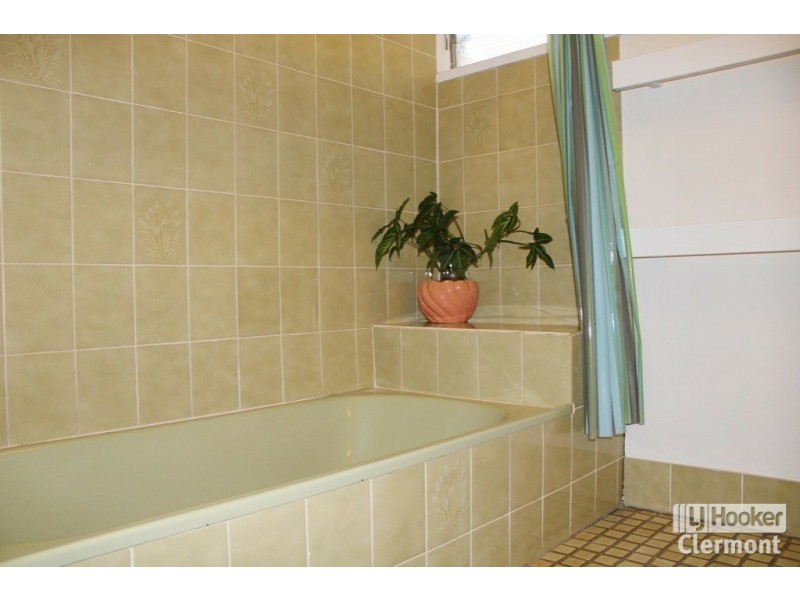 66 Box Street, Clermont QLD 4721