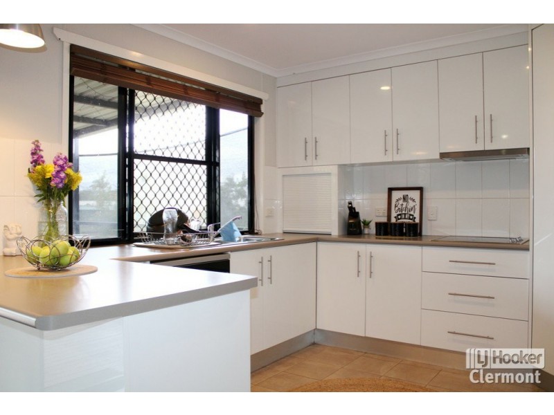 8 East Lane, Clermont QLD 4721