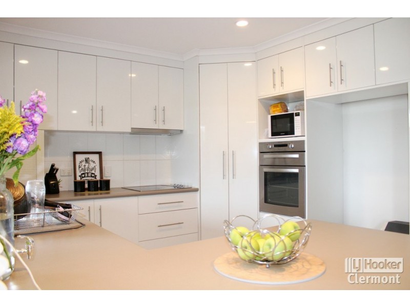 8 East Lane, Clermont QLD 4721