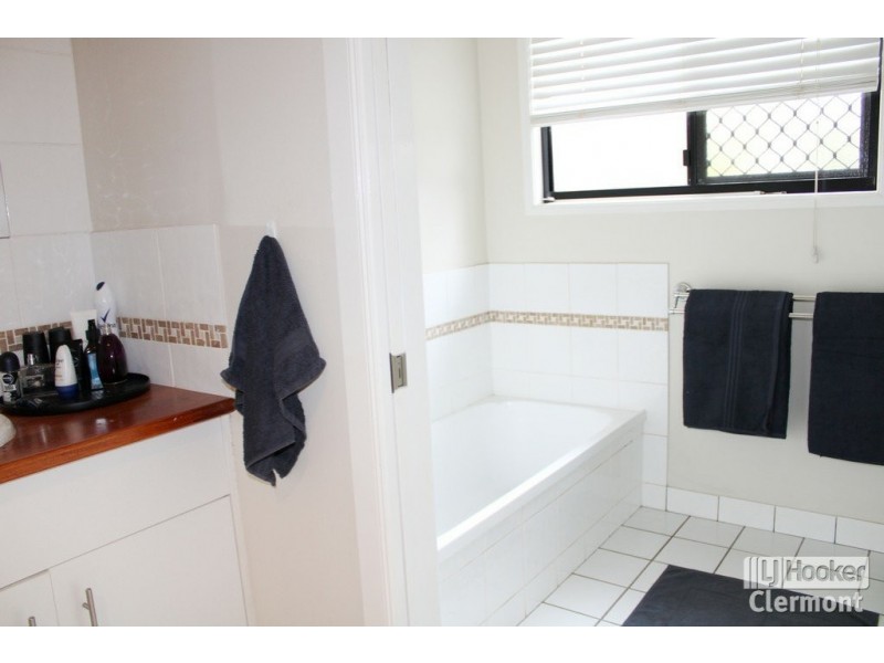 8 East Lane, Clermont QLD 4721