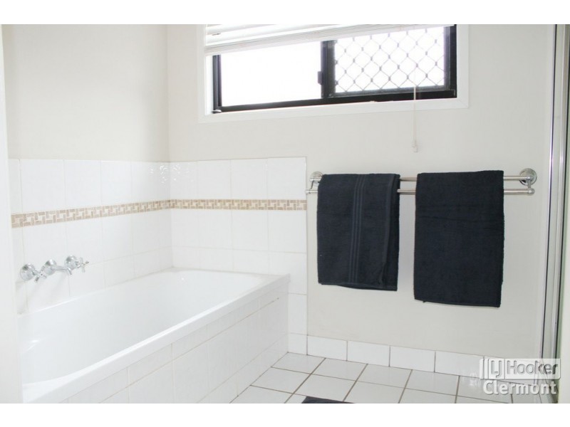 8 East Lane, Clermont QLD 4721