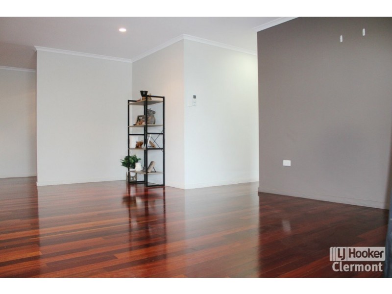 8 East Lane, Clermont QLD 4721