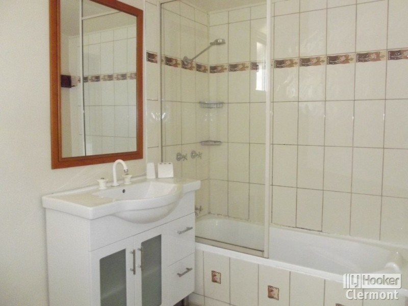 25 Kitchener Street, Clermont QLD 4721