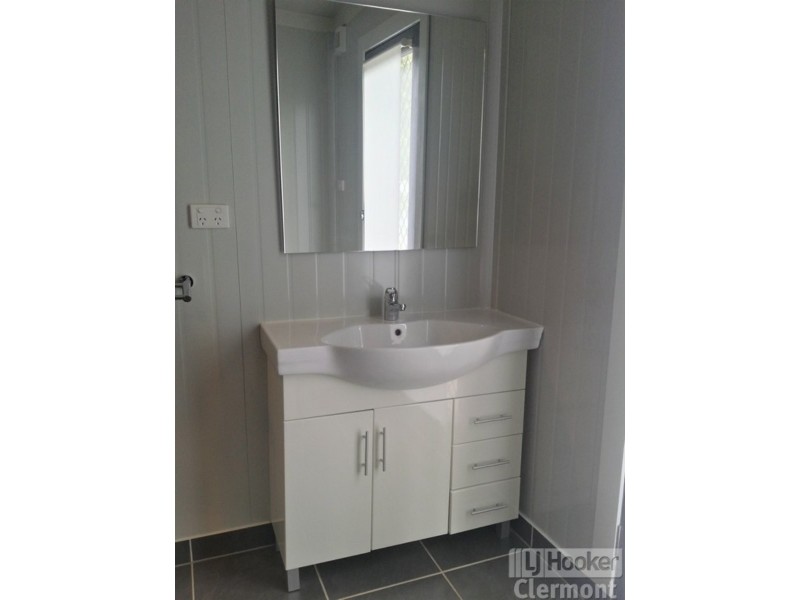 11 French Court, Clermont QLD 4721