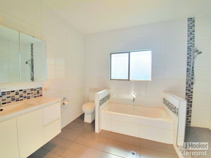 8 Davis Court, Clermont QLD 4721
