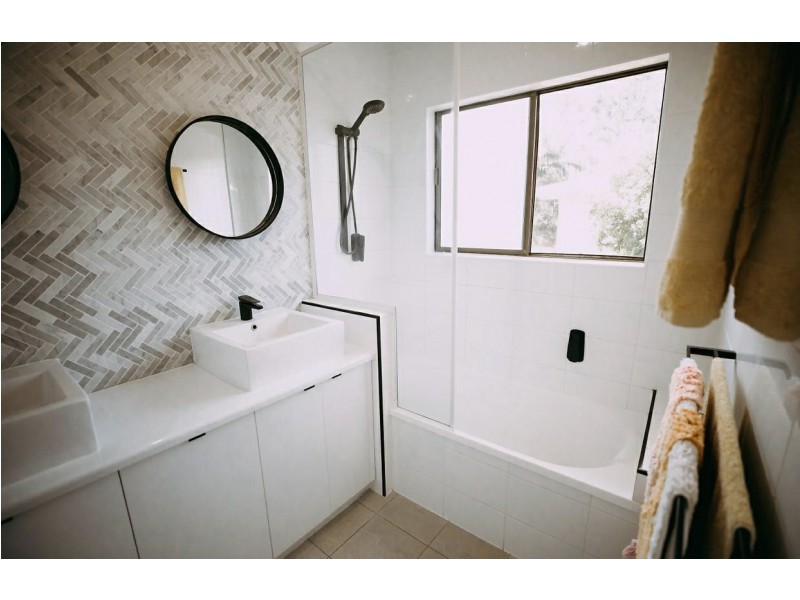 4 Davis Court, Clermont QLD 4721