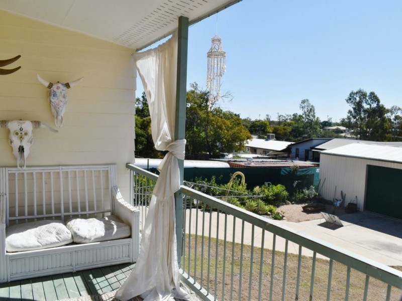 8 Palmer Court, Clermont QLD 4721