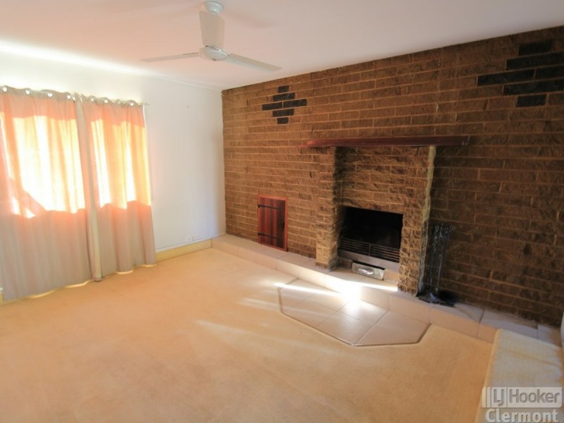 12 Karmoo Street, Clermont QLD 4721