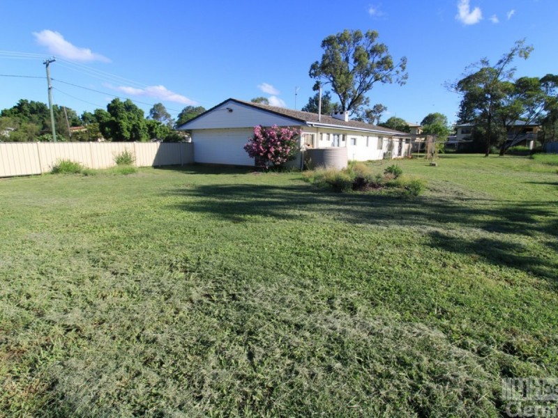 12 Karmoo Street, Clermont QLD 4721