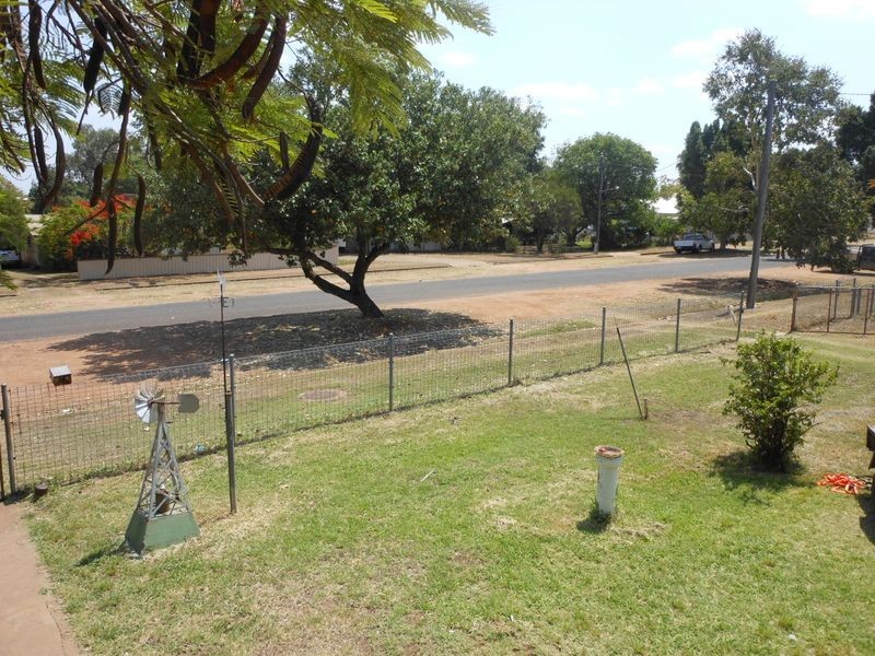 31 Kitchener Street, Clermont QLD 4721