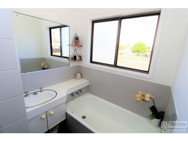 8 Mimosa Street, Clermont QLD 4721