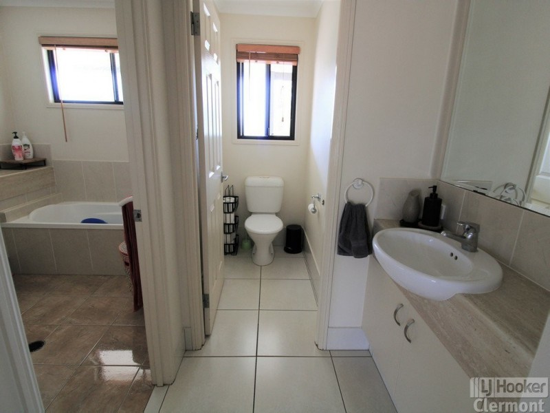 2 Tropic Street, Clermont QLD 4721
