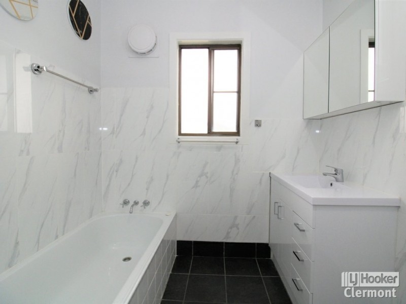 4 East Street, Clermont QLD 4721