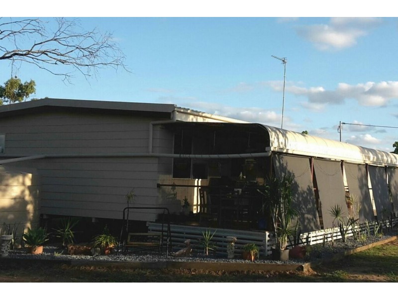 42 Hibernia Rd, Capella QLD 4723