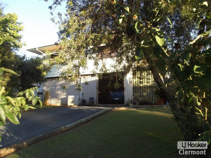 1 Carina Crescent, Clermont QLD 4721