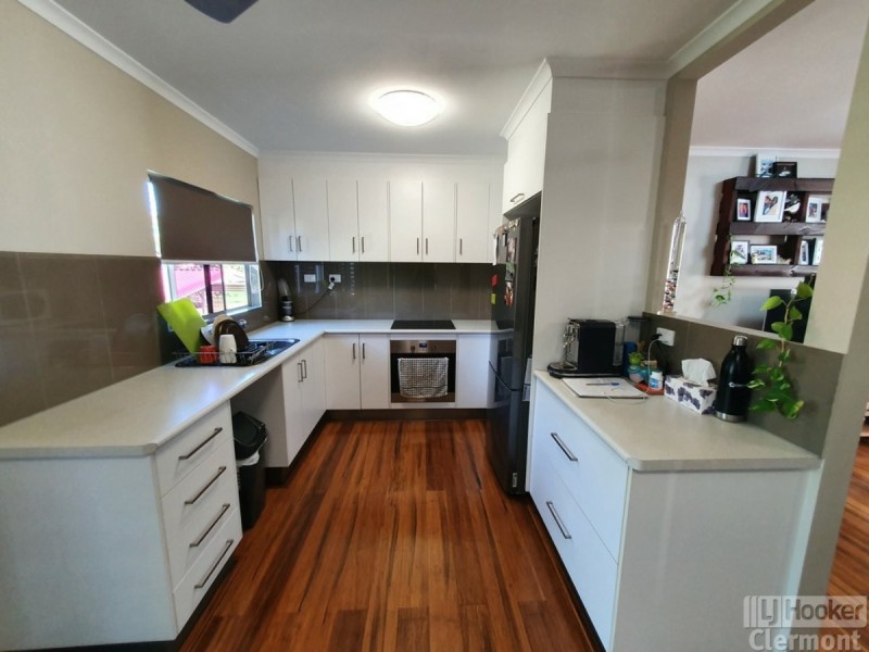 11 Karmoo Street, Clermont QLD 4721