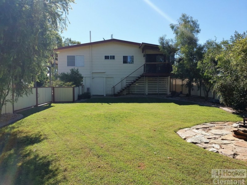 11 Karmoo Street, Clermont QLD 4721