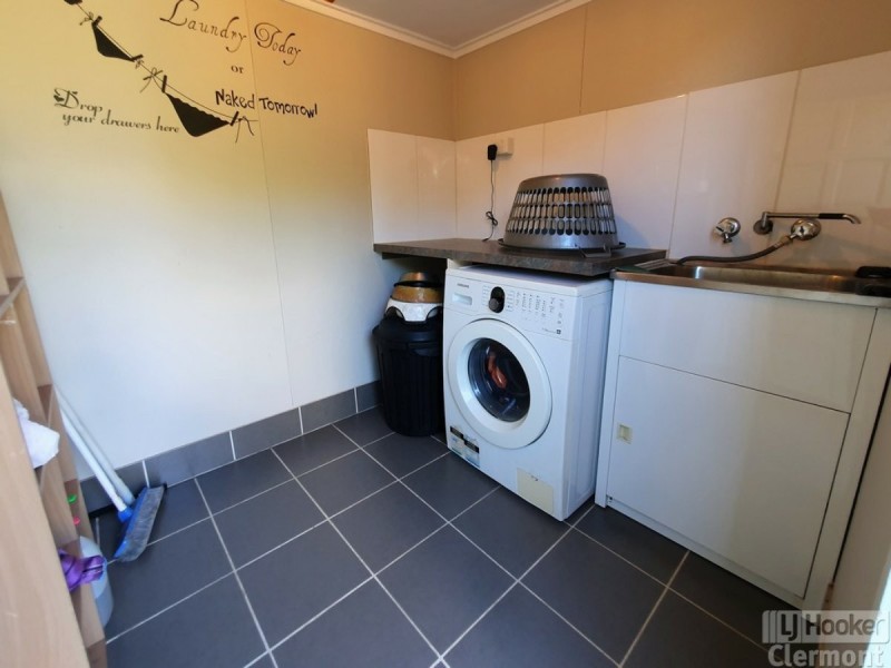 11 Karmoo Street, Clermont QLD 4721