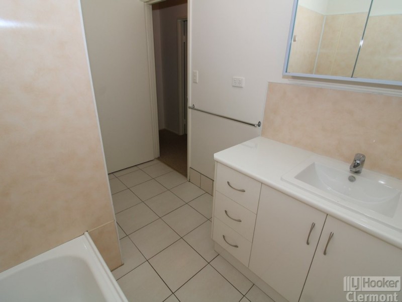 22 Collins Street, Clermont QLD 4721